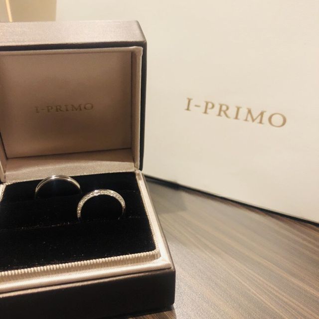 【アイプリモ(I-PRIMO)の口コミ】 婚約指輪と重ね付けして合うを探していました。
こちらのリングは片側の側…