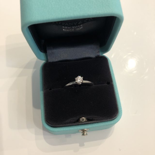 【ティファニー(Tiffany & Co.)の口コミ】 Tiffanyといえばこれ！というベーシックなダイヤタイプを選びました。着用…