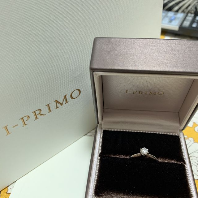 【アイプリモ(I-PRIMO)の口コミ】 プロポーズで貰いました。リングが華奢でシンプルな、私のイメージ通りの…