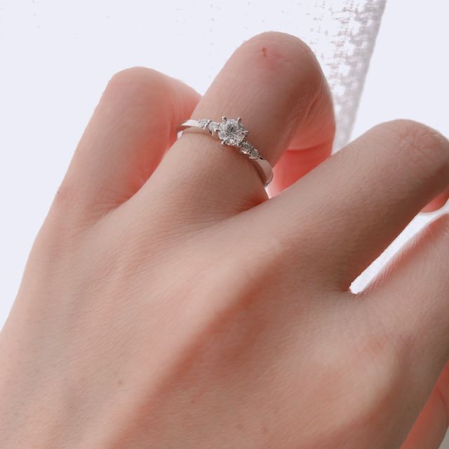 【4℃ BRIDAL(ヨンドシーブライダル)の口コミ】 別のブランドも色々と時間をかけて見ていたのですが、お値段と比較的好み…