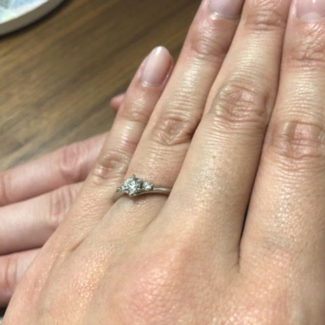 【銀座ダイヤモンドシライシの口コミ】 真上から見たときだけでなくサイドから見たときにもキラキラと輝いていて…