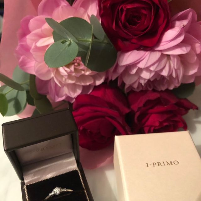 【アイプリモ(I-PRIMO)の口コミ】 わたくし、彼女がとてもデザインを気に入り店舗に見に行きました。ダイヤ…