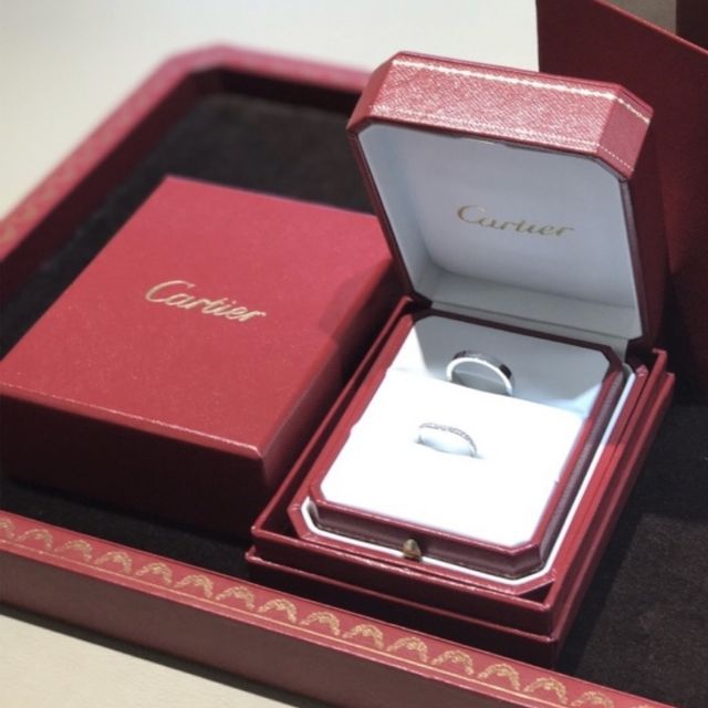 【カルティエ(Cartier)の口コミ】 私生活に馴染むものがよくて、カルティエのプラチナ バレリーナに決めまし…