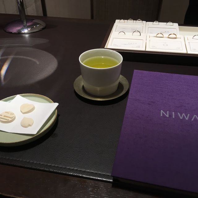 【俄(にわか)の口コミ】 俄の指輪には、指輪の商品名とその商品が生まれた背景やストーリーがあり…