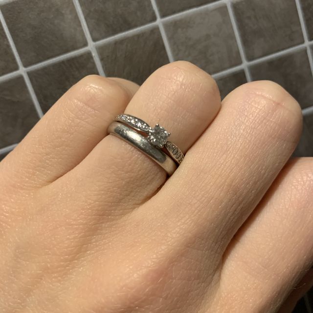 【ティファニー(Tiffany & Co.)の口コミ】 シンプルに一粒ダイヤのティファニーセッティングも悩みましたが、周りに…