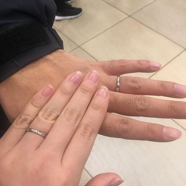 【GALA JEWELRY(ガラジュエリー)の口コミ】 飽きのこないシンプルなデザインが気に入ったこと、プラチナ950で材質にも…