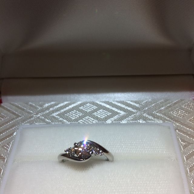 【カオキ　ダイヤモンド専門卸直営店の口コミ】 最初はどんな指輪が欲しいのか考えが全くまとまりませんでした。
ハイブラ…