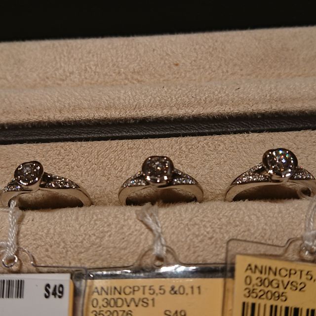 【ブルガリ(BVLGARI)の口コミ】 当初は繊細なイメージの指輪、ダイヤのクラリティにこだわって婚約指輪を…