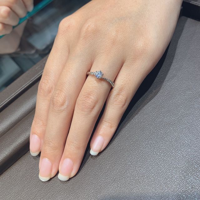 【アイプリモ(I-PRIMO)の口コミ】 実際に選んだ指輪はV字ラインのものでしたが、ストレートの形や、カーブの…