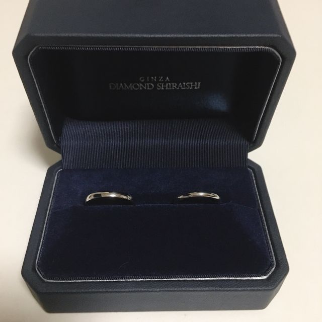 【銀座ダイヤモンドシライシの口コミ】 結婚指輪は長く付けるものになるので
彼も私もシンプルなデザインで探して…
