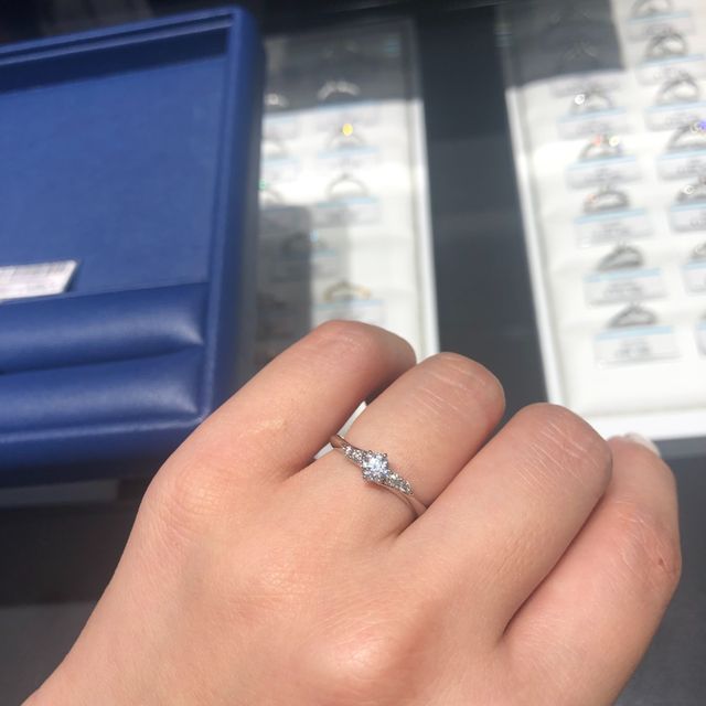 【銀座ダイヤモンドシライシの口コミ】 デザインが多様である中で、会社の名前からもわかるようにダイヤモンドへ…