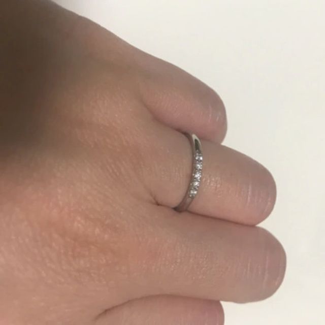 【ENUOVE(イノーヴェ)の口コミ】 シンプルなラインなので着けた時に引っかかりがなく付け心地が良いのが決…