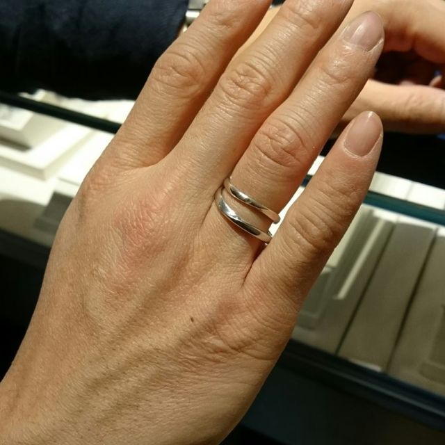 【銀座ダイヤモンドシライシの口コミ】 指輪を選ぶ際に重視したポイントとしては、デザインがシンプルであること…