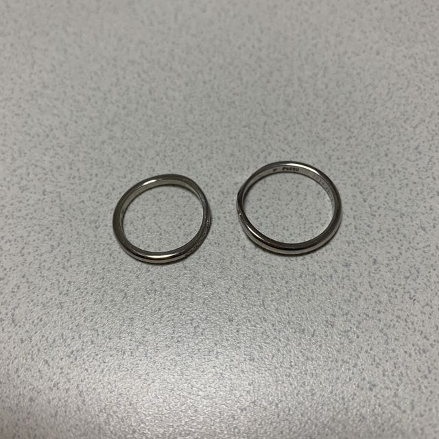 【アイプリモ(I-PRIMO)の口コミ】 指の形をきれいに見せてくれるウェーブ型にダイヤモンドとプラチナの配置…