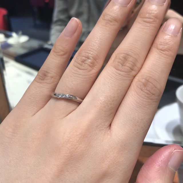【銀座ダイヤモンドシライシの口コミ】 ダイヤモンドの輝きが、他のブランドと比べても違いました。また、ウェー…