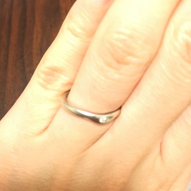 【4℃ BRIDAL(ヨンドシーブライダル)の口コミ】 2013年に購入したのですが、その年にしか発売しないリングでリングの裏側…
