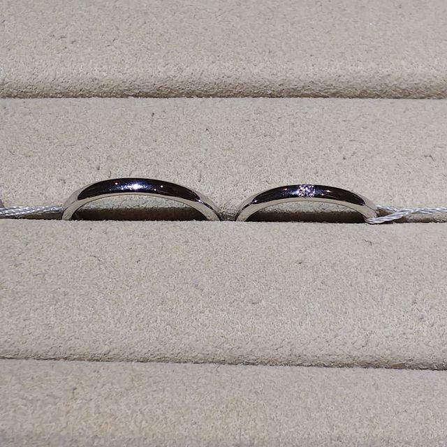 【TRECENTI(トレセンテ)の口コミ】 細身のストレートで王道な結婚指輪で、アレルギーが出にくい素材のものを…