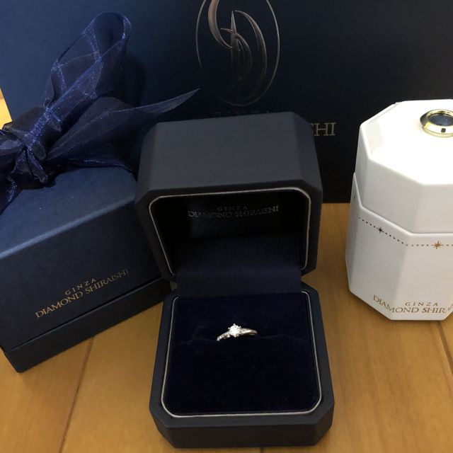 【銀座ダイヤモンドシライシの口コミ】 とにかくダイヤモンドの輝きが素敵でした！周りにメレダイヤがあるデザイ…