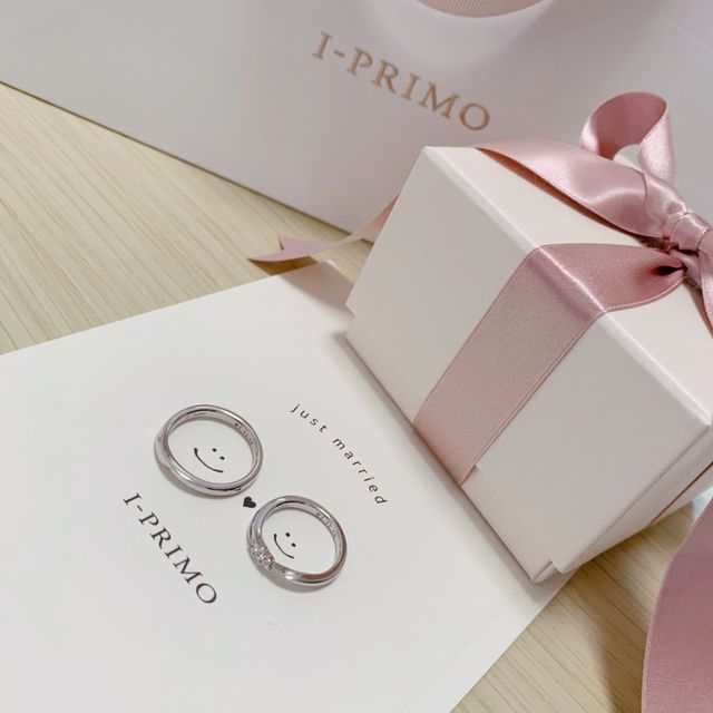 【アイプリモ(I-PRIMO)の口コミ】 Ｖ字型と悩みましたが、男性がＶ字型をはめると少しカジュアルな感じにな…