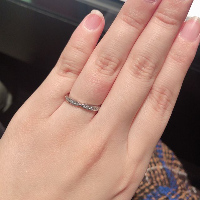 【ラザール ダイヤモンド(LAZARE DIAMOND)の口コミ】 ダイヤモンドがついており、プラチナであることが譲れない条件でした。色…