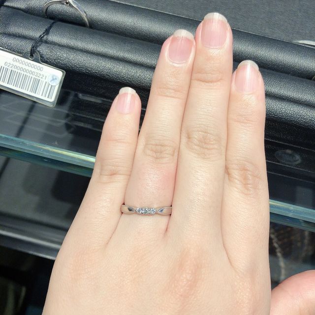 【エクセルコダイヤモンド(EXELCO DIAMOND)の口コミ】 ミル打ちのデザインがとても可愛く、気に入りました。ミルがここまで綺麗…