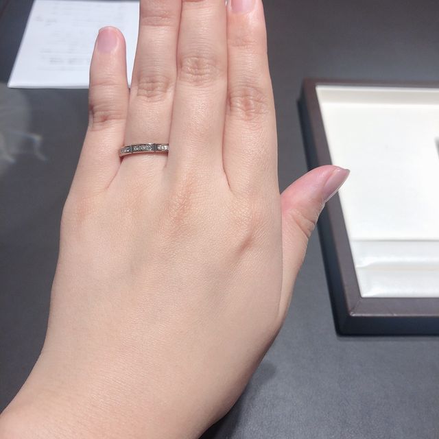 【N.Y.NIWAKA(ニューヨークニワカ)の口コミ】 他にないデザインで、とてもお洒落です。ペアの男性リングのデザインもお…