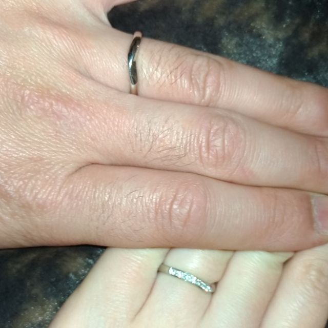 【ラザール ダイヤモンド(LAZARE DIAMOND)の口コミ】 ダイヤモンドの美しさと金属の質感、店員さんの接客が決め手でした。

デ…