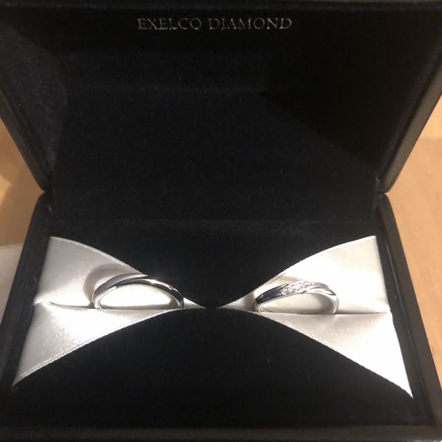【エクセルコダイヤモンド(EXELCO DIAMOND)の口コミ】 デザインで決めました。もともとウェーブしているデザインの指輪が良いと…
