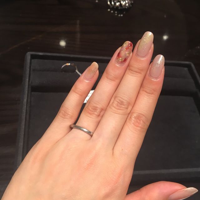 【ケイウノ ブライダル(K.UNO BRIDAL)の口コミ】 女性の方にもダイヤモンドがついていないデザインがよく、でもシンプルす…