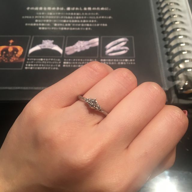 【エクセルコダイヤモンド(EXELCO DIAMOND)の口コミ】 なるべく細身だけどシンプル過ぎないものを探していました。ダイヤモンド…