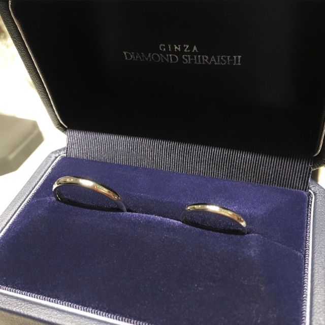 【銀座ダイヤモンドシライシの口コミ】 シンプルで何年もつけ心地が良いとゆうのと、標準より少し細めなデザイン…