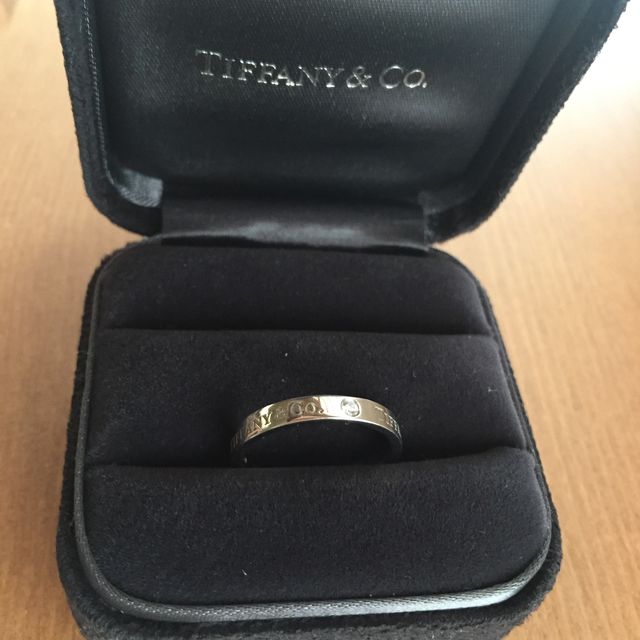 【ティファニー(Tiffany & Co.)の口コミ】 男女ペアのデザインでは無かったのですが、輝きが良く艶やかで、ティファ…