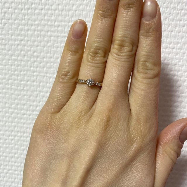 【アイプリモ(I-PRIMO)の口コミ】 あまり存在感の大きすぎないダイヤがよく、それでいてシンプルすぎないも…