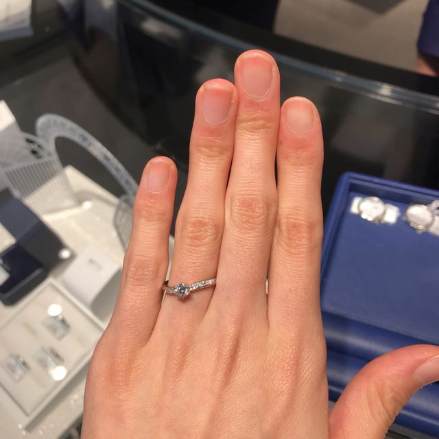 【銀座ダイヤモンドシライシの口コミ】 宝石箱の中を覗いているかのような星空の世界をイメージしたエンゲージリ…