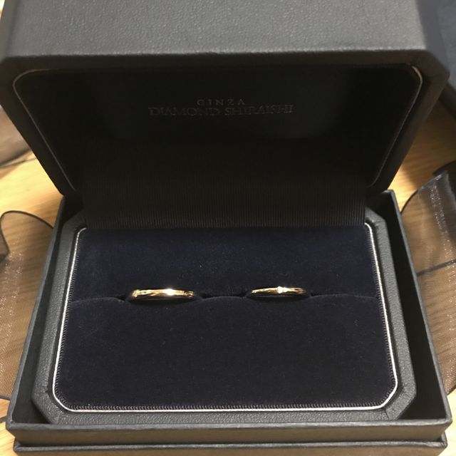 【銀座ダイヤモンドシライシの口コミ】 上品でいてシンプルなもの！！！
ダイヤをつけるかとても悩みましたが、定…