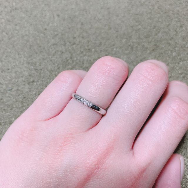 【銀座ダイヤモンドシライシの口コミ】 当初はダイヤが1つのものにしようと考えていましたが、実際つけてみると少…