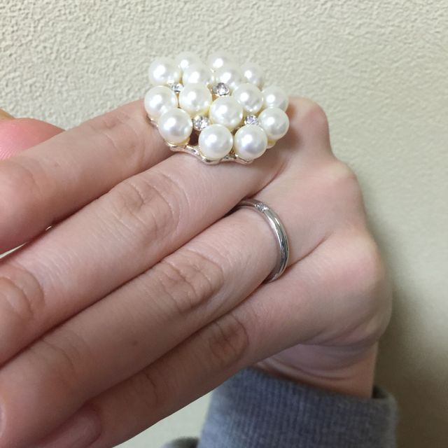 【4℃ BRIDAL(ヨンドシーブライダル)の口コミ】 シンプルかつ、ダイヤモンドも絶対条件で探していたので、5本くらい試着さ…