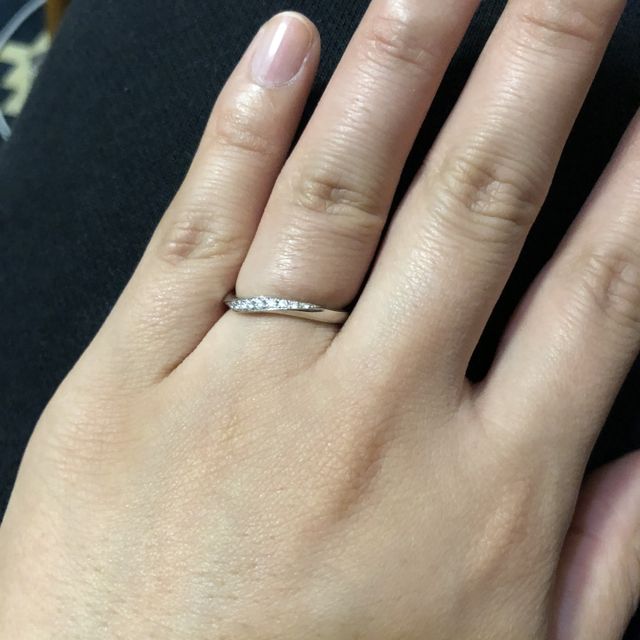 【アイプリモ(I-PRIMO)の口コミ】 指輪のデザインは、たくさん試着して自分の指に合う物を見つけることがで…