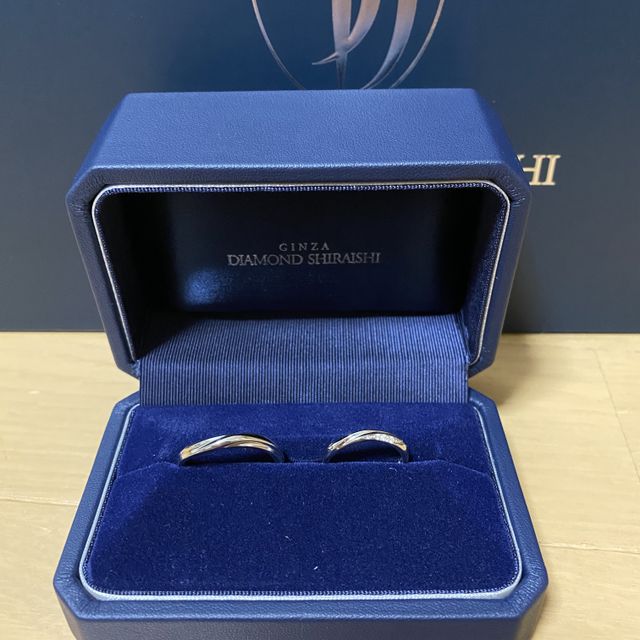 【銀座ダイヤモンドシライシの口コミ】 ウェーブのリングを探していて、たまたま見つけてはめてみたら2人ともこれ…