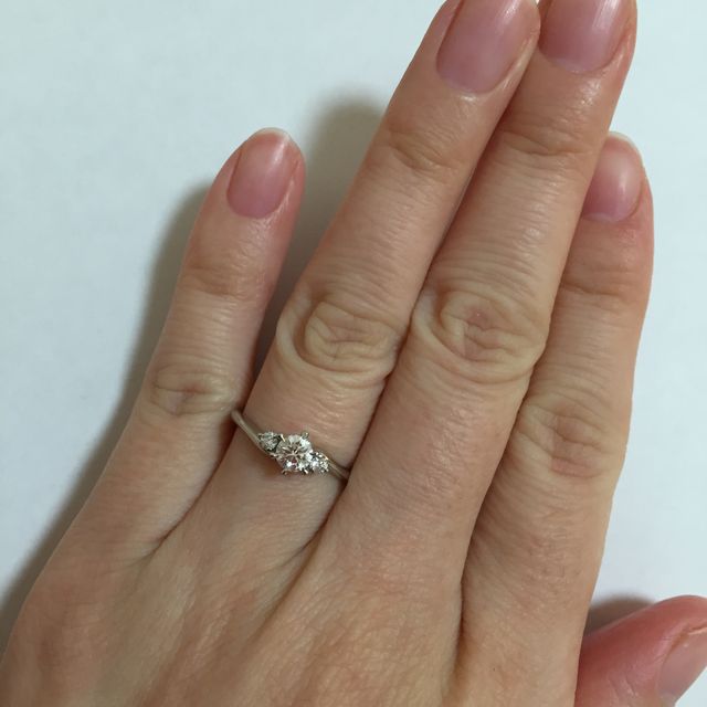 【アイプリモ(I-PRIMO)の口コミ】 立て爪のものとハーフエタニティのようなシンプルなもなと迷いながらお店…