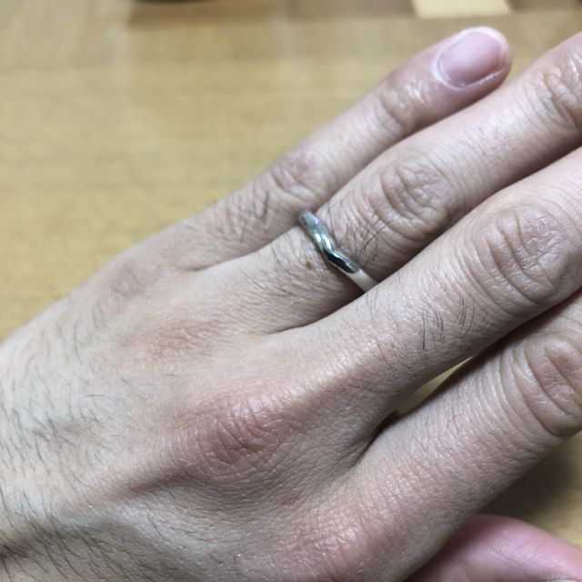 【ラザール ダイヤモンド(LAZARE DIAMOND)の口コミ】 日常的に使いたいので、派手すぎず、をベースに選びました。
Vラインの作…