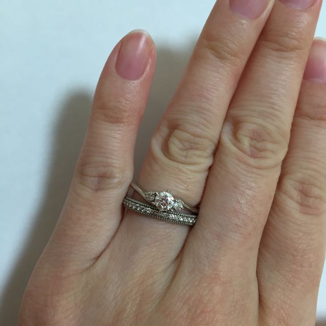 【ギンザタナカブライダル(GINZA TANAKA BRIDAL)の口コミ】 手元が華やかになるように、シンプルな指輪ではなくハーフエタニティかエ…