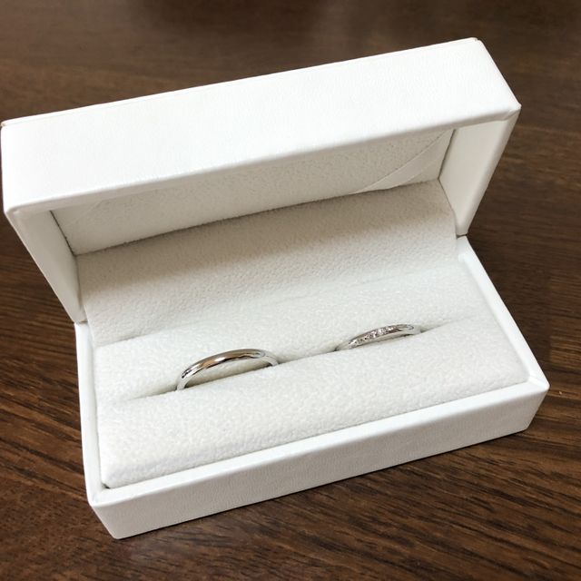 【OCTAVE(オクターヴ)の口コミ】 男性の指輪はシンプル目なデザインで飽きの来ないデザインでした。あと思…