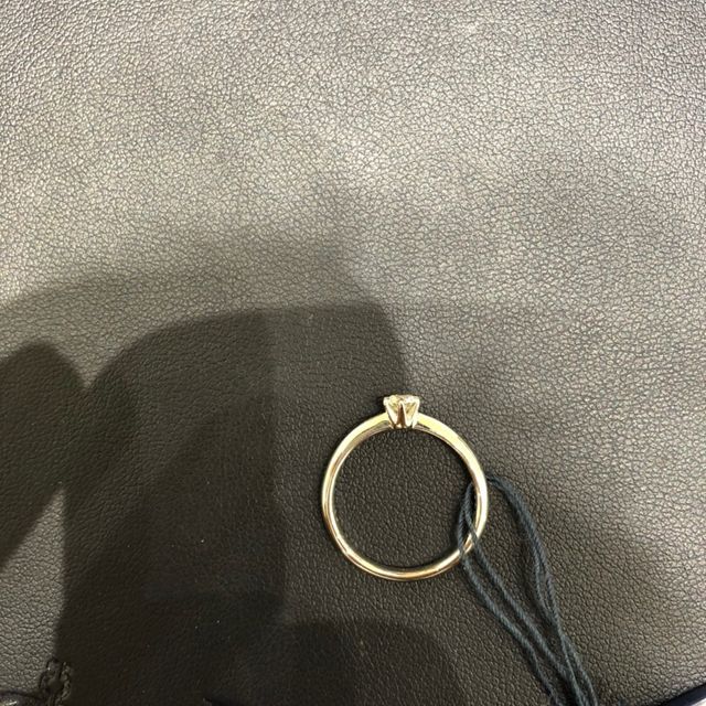 【ROYAL ASSCHER(ロイヤル・アッシャー)の口コミ】 指輪のデザインは、シンプルなものから華やかなものまで幅広くあります。…