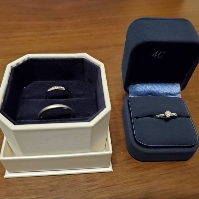 【4℃ BRIDAL(ヨンドシーブライダル)の口コミ】 決め手は直感。二人ともシンプルなデザインがいいかなと考えていたのです…