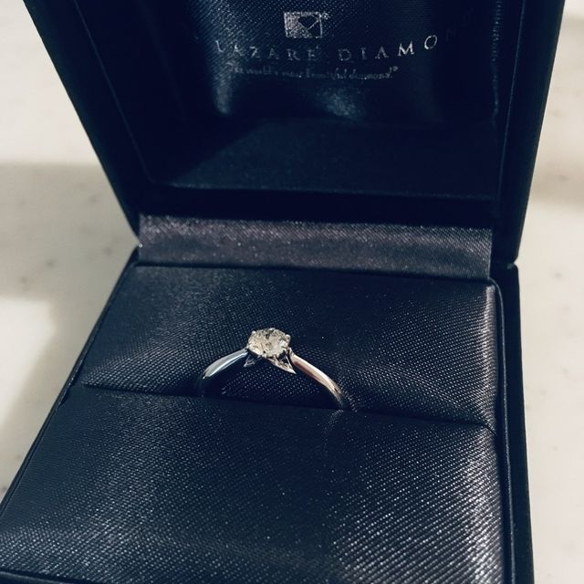 【ラザール ダイヤモンド(LAZARE DIAMOND)の口コミ】 結婚指輪は少し他で見ないタイプのデザインにした感じがあったので、婚約…