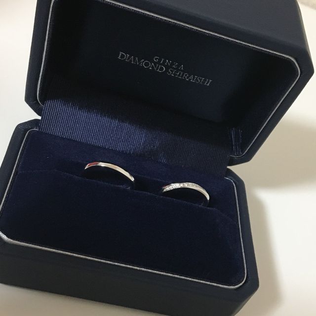 【銀座ダイヤモンドシライシの口コミ】 デザインと、価格です。
よく見ると、ただねじれているだけでなく
下のラ…