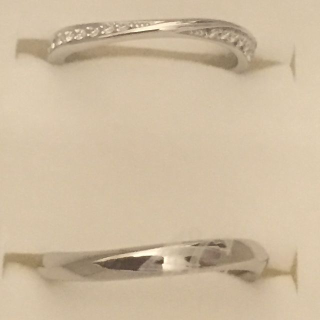 【4℃ BRIDAL(ヨンドシーブライダル)の口コミ】 ４℃アクアニティというウェーブラインがきれいな指輪にしました。
一番の…