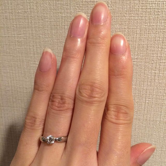 【ティファニー(Tiffany & Co.)の口コミ】 昔からの憧れでエンゲージリングはティファニーと決めていました。
一応、…