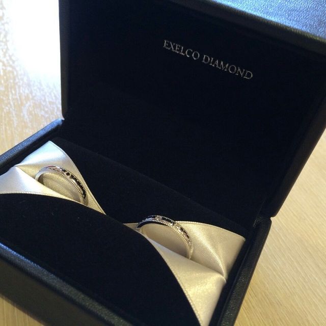 【エクセルコダイヤモンド(EXELCO DIAMOND)の口コミ】 繊細なミル打ちが美しく、シンプルながら華やかで一目で気に入りました。…